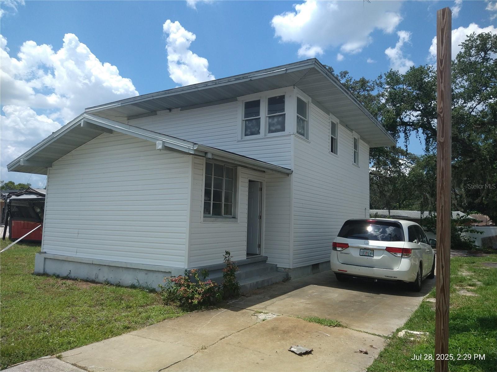 909 and 911 WEST HILLSBOROUGH AVE — photo 27