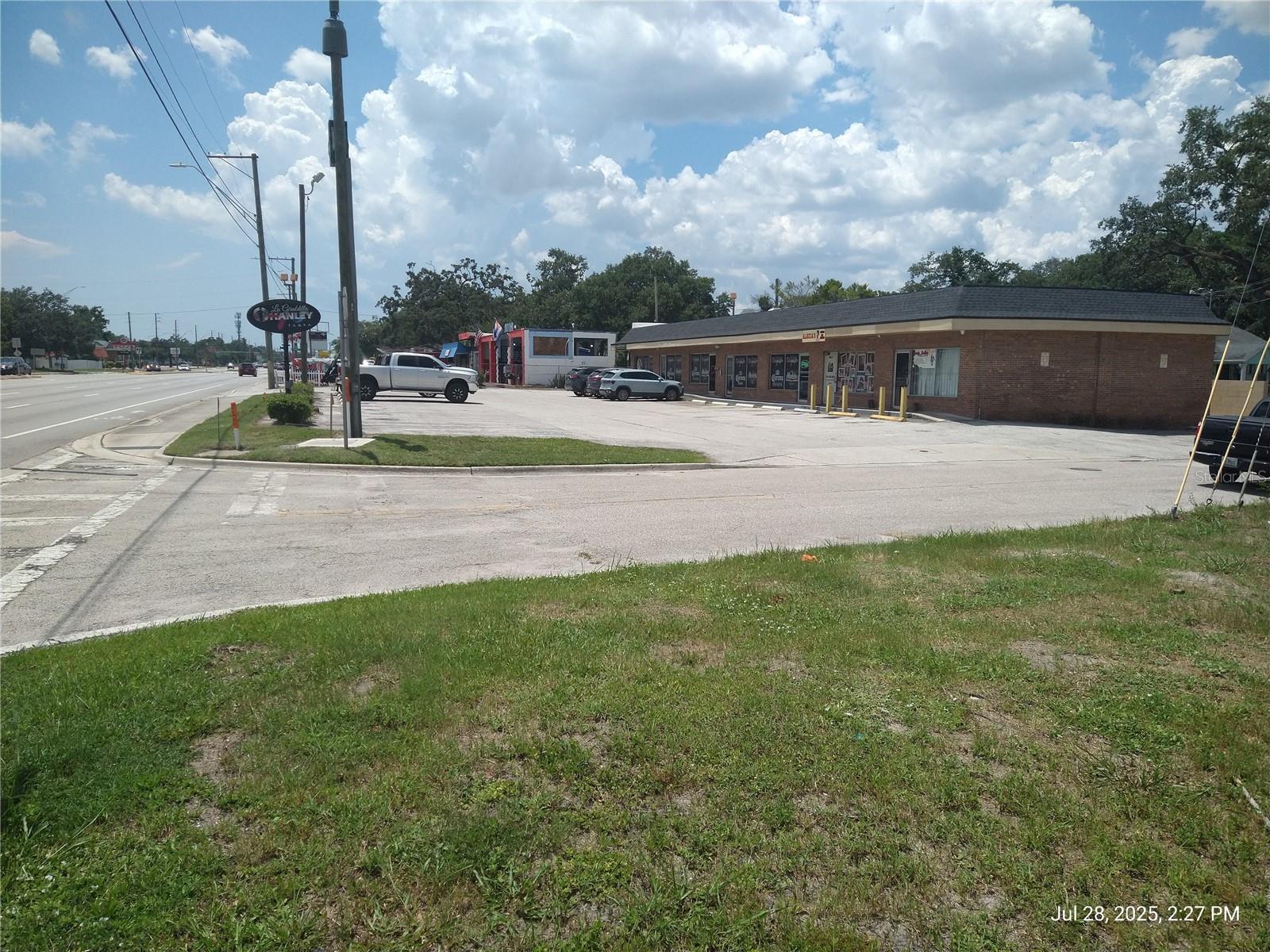 909 and 911 WEST HILLSBOROUGH AVE — photo 24