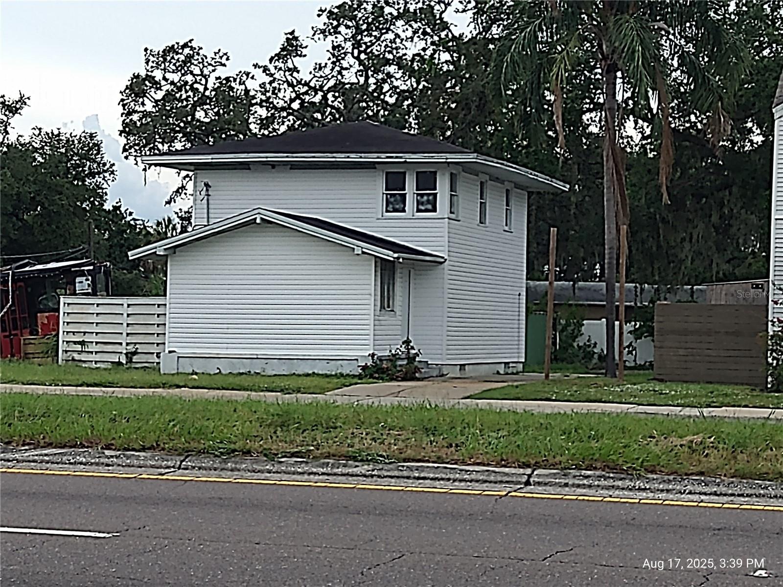 909 and 911 WEST HILLSBOROUGH AVE — photo 6