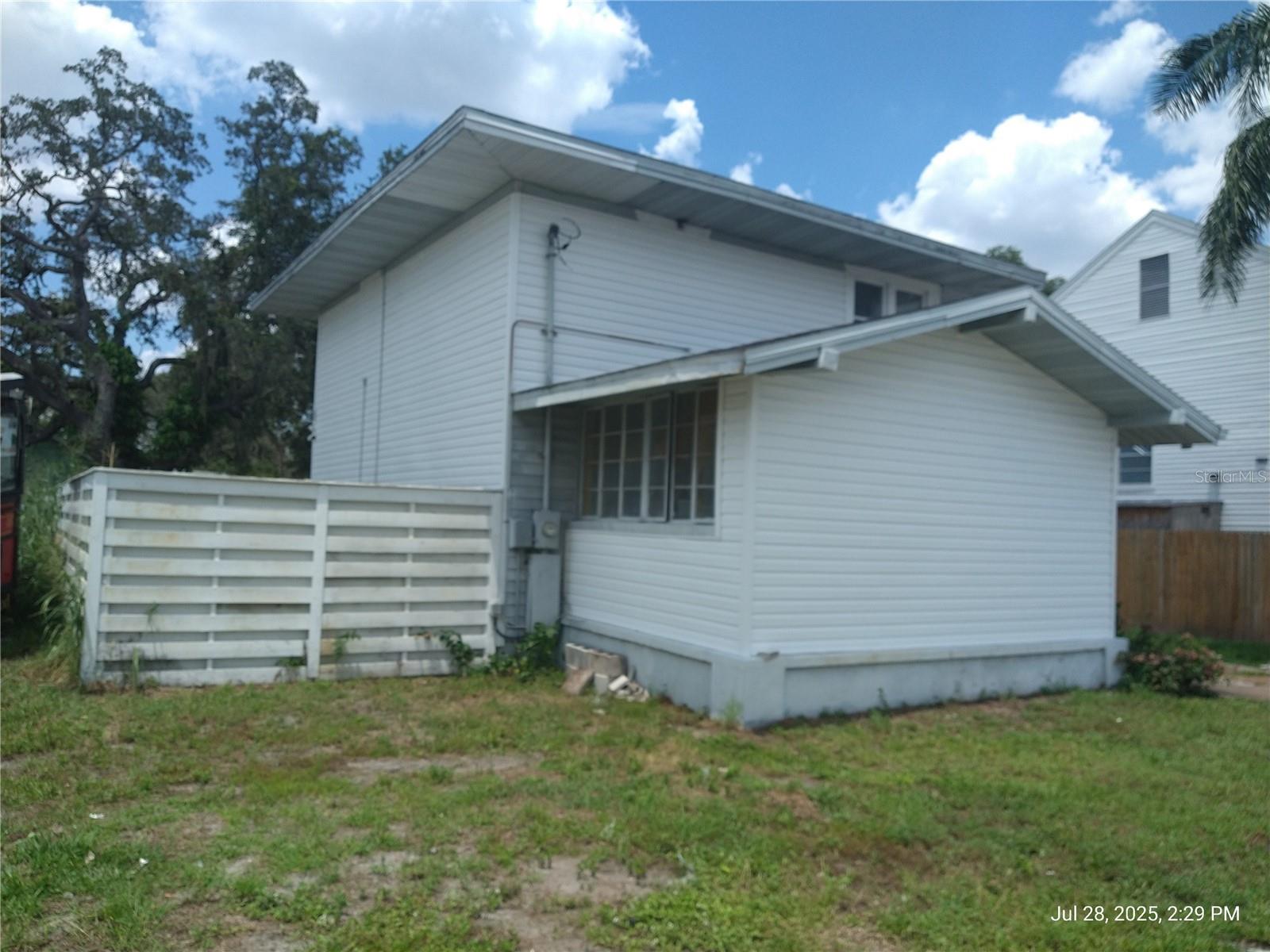 909 and 911 WEST HILLSBOROUGH AVE — photo 29