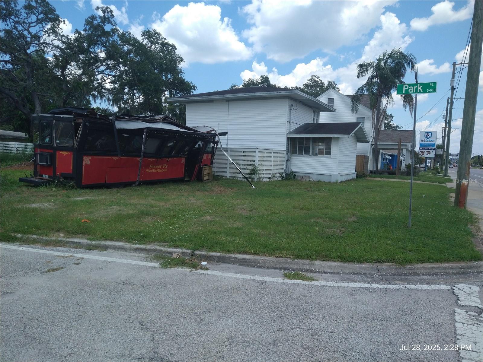 909 and 911 WEST HILLSBOROUGH AVE — photo 25