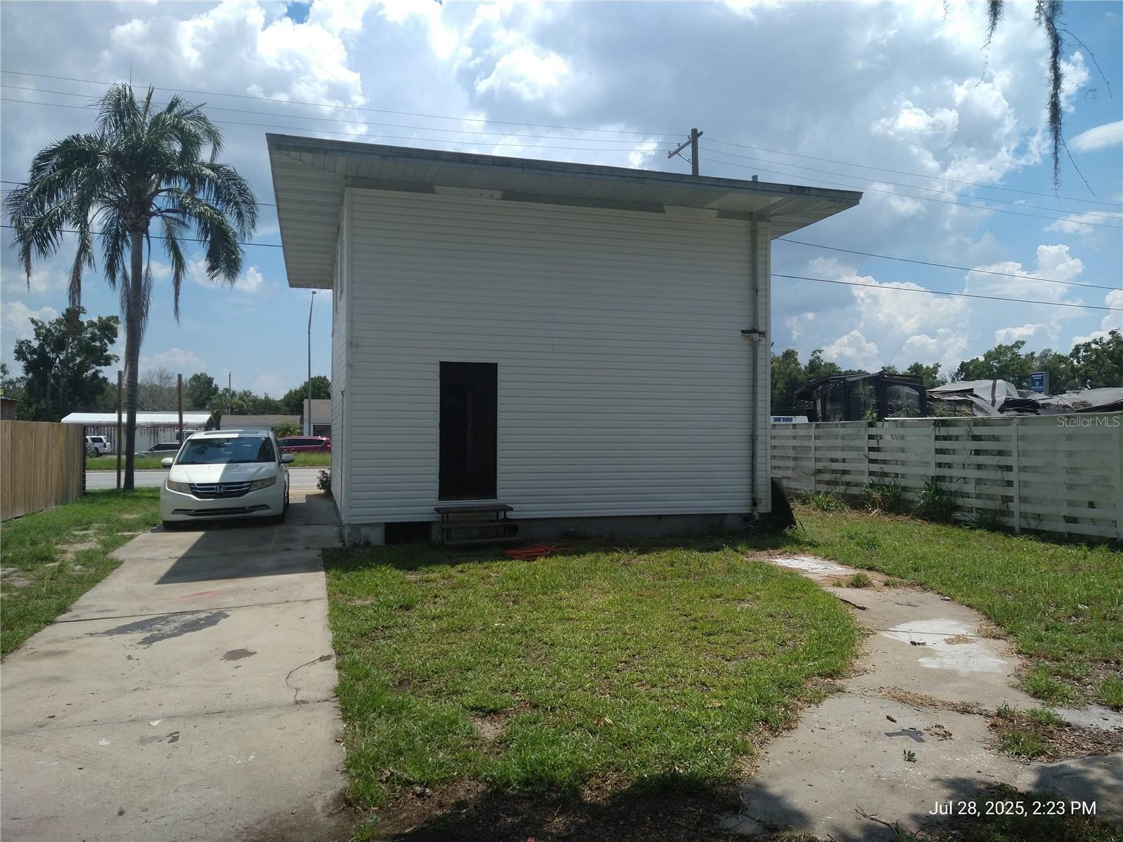 909 and 911 WEST HILLSBOROUGH AVE — photo 8
