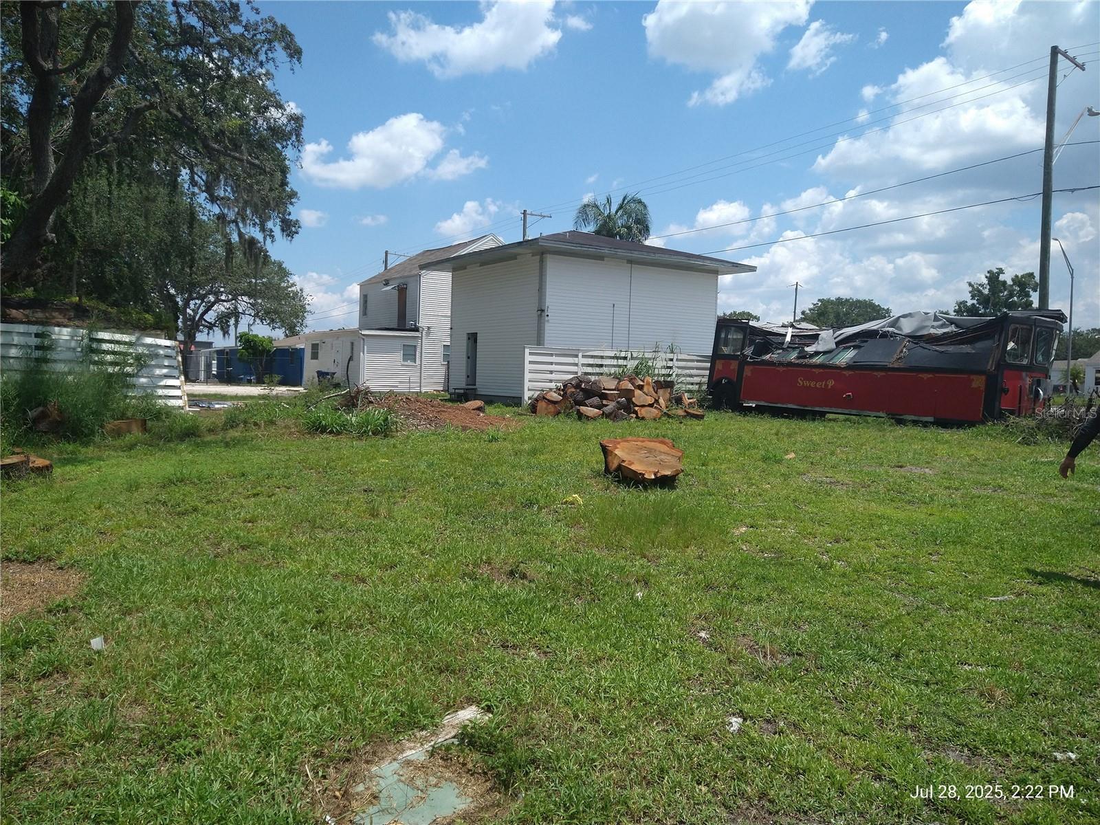 909 and 911 WEST HILLSBOROUGH AVE — photo 2