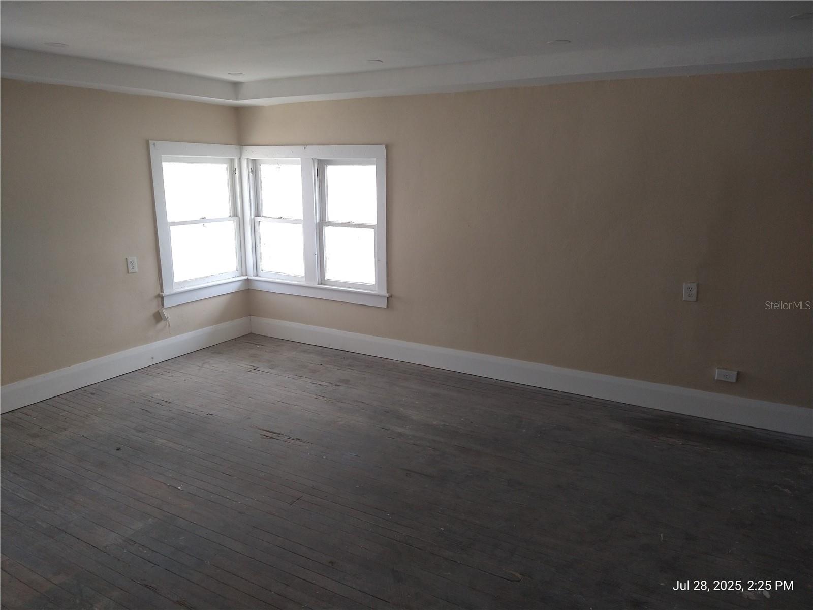 909 and 911 WEST HILLSBOROUGH AVE — photo 19