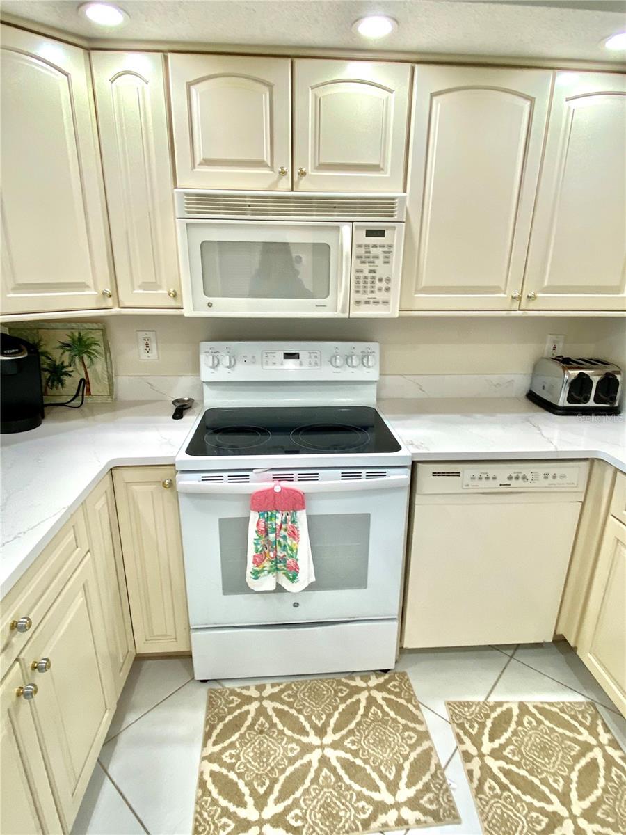 1001 BENJAMIN FRANKLIN DR #404 — photo 11