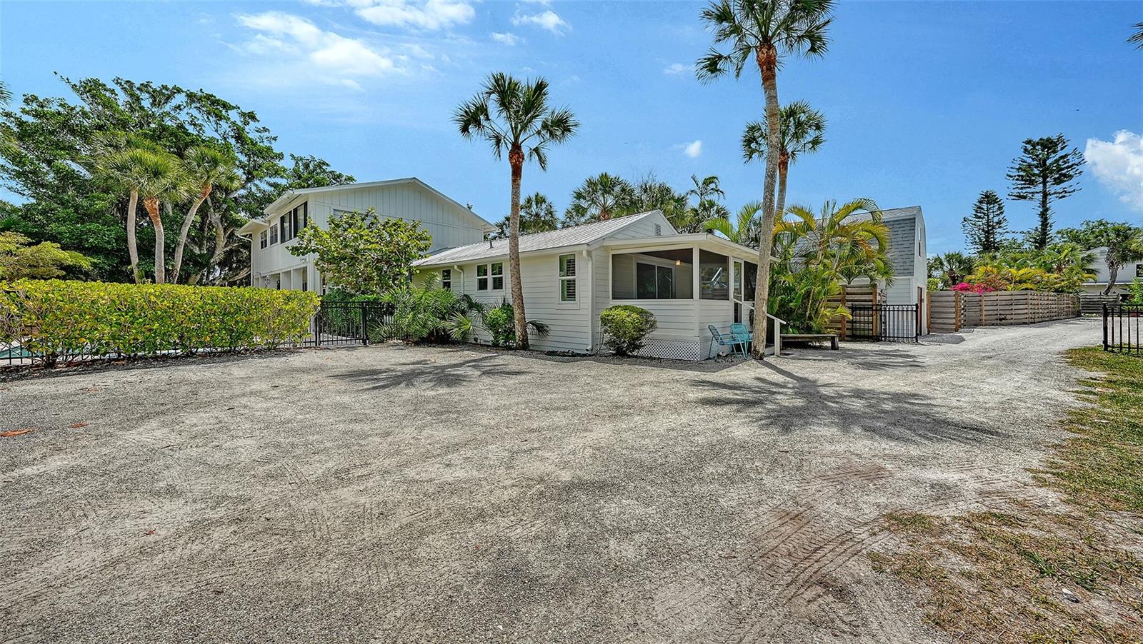 3708 SANDSPUR LN — photo 6