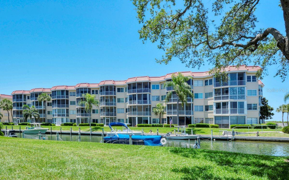 1250 N PORTOFINO DR #102MAR — photo 27