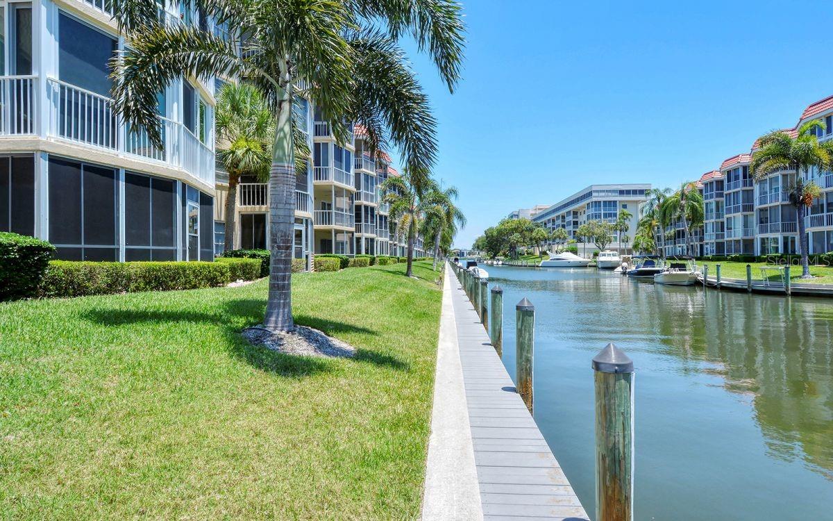 1250 N PORTOFINO DR #102MAR — photo 15