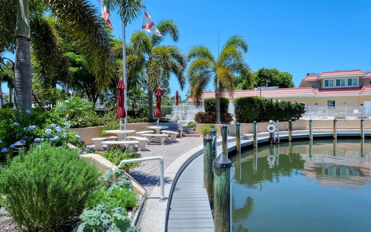1250 N PORTOFINO DR #102MAR — photo 42