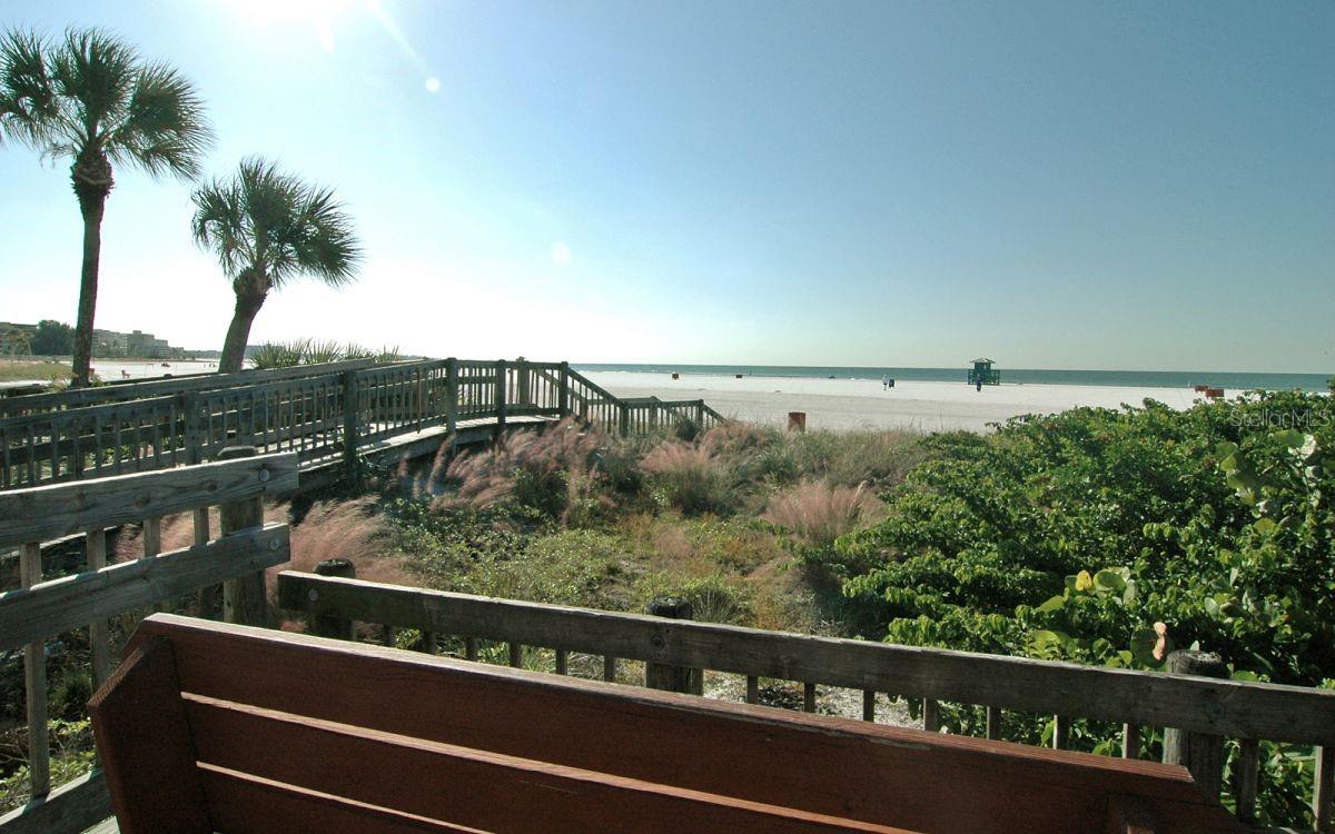 1250 N PORTOFINO DR #102MAR — photo 53