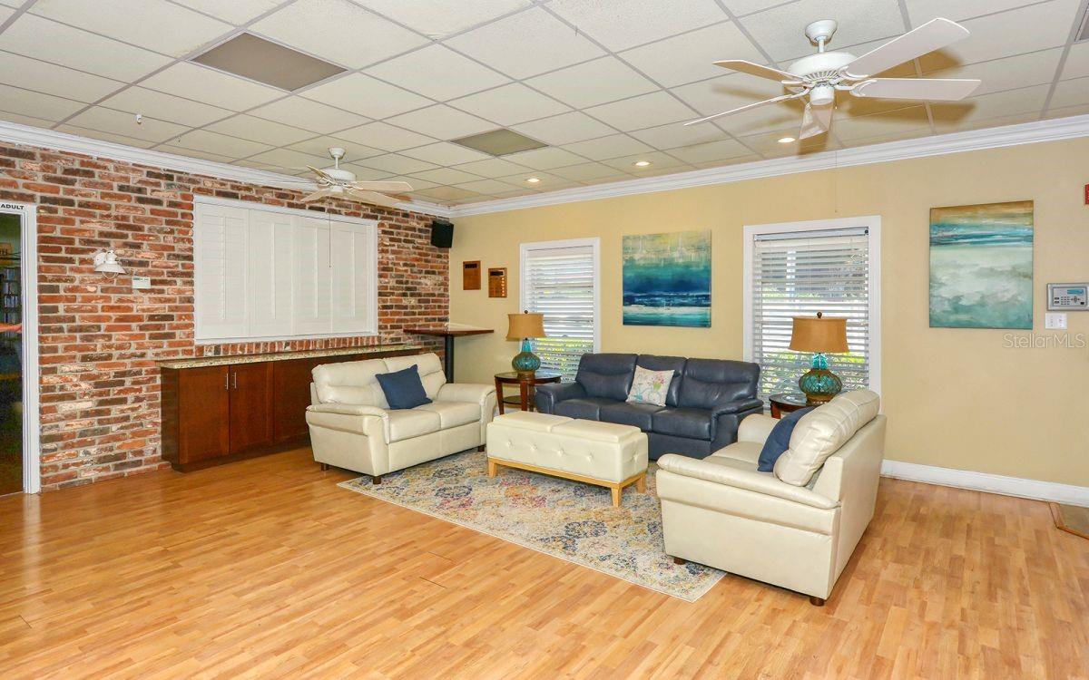 1250 N PORTOFINO DR #102MAR — photo 49