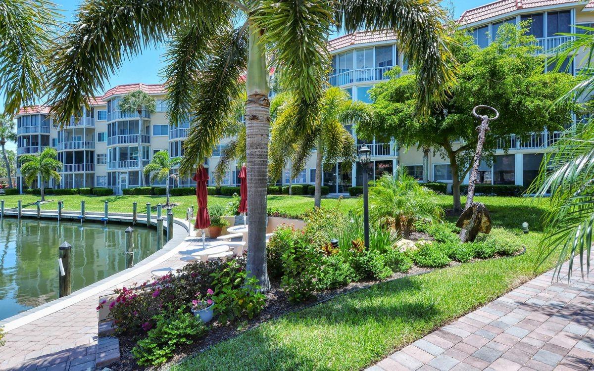 1250 N PORTOFINO DR #102MAR — photo 23