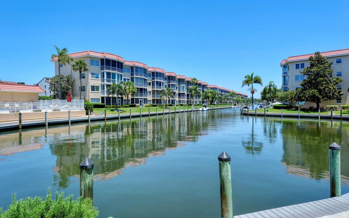 1250 N PORTOFINO DR #102MAR — photo 43