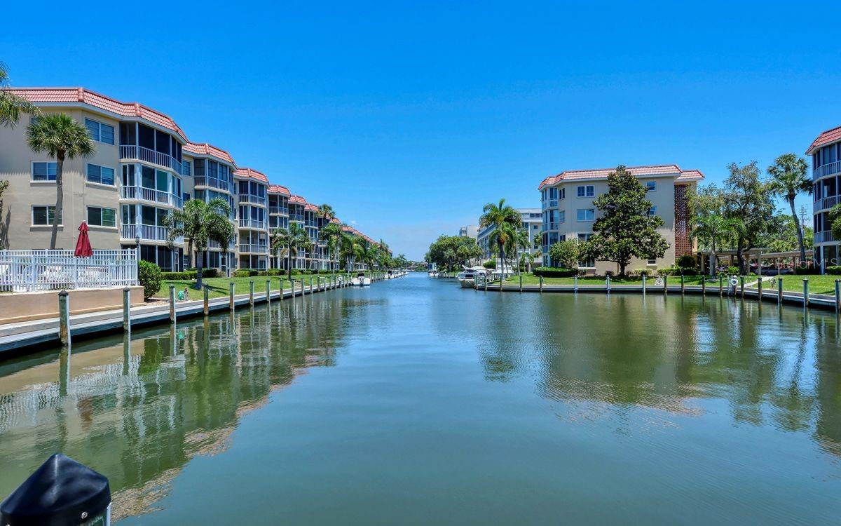 1250 N PORTOFINO DR #102MAR — photo 40
