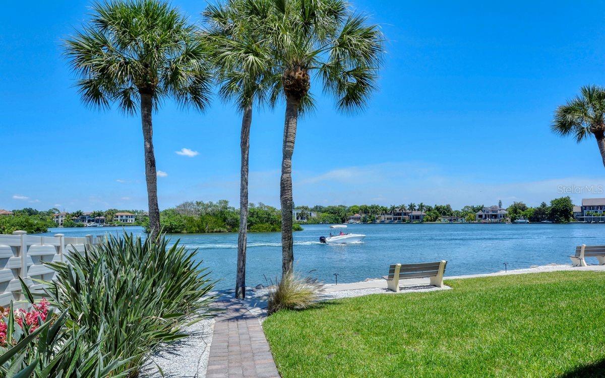 1250 N PORTOFINO DR #102MAR — photo 38