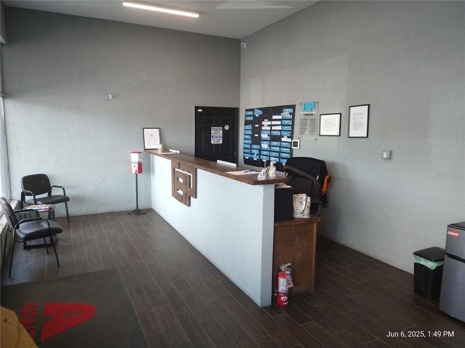 1301 W WATERS AVE — photo 4