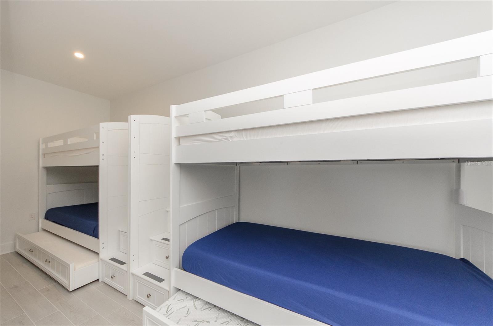 15 AVALON ST #702 — photo 30