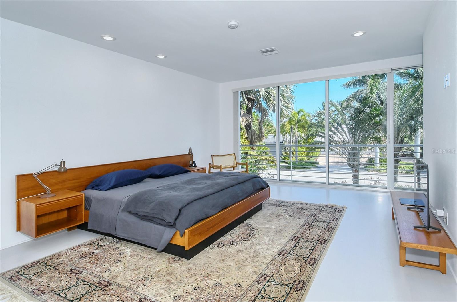 213 N WASHINGTON DR — photo 45