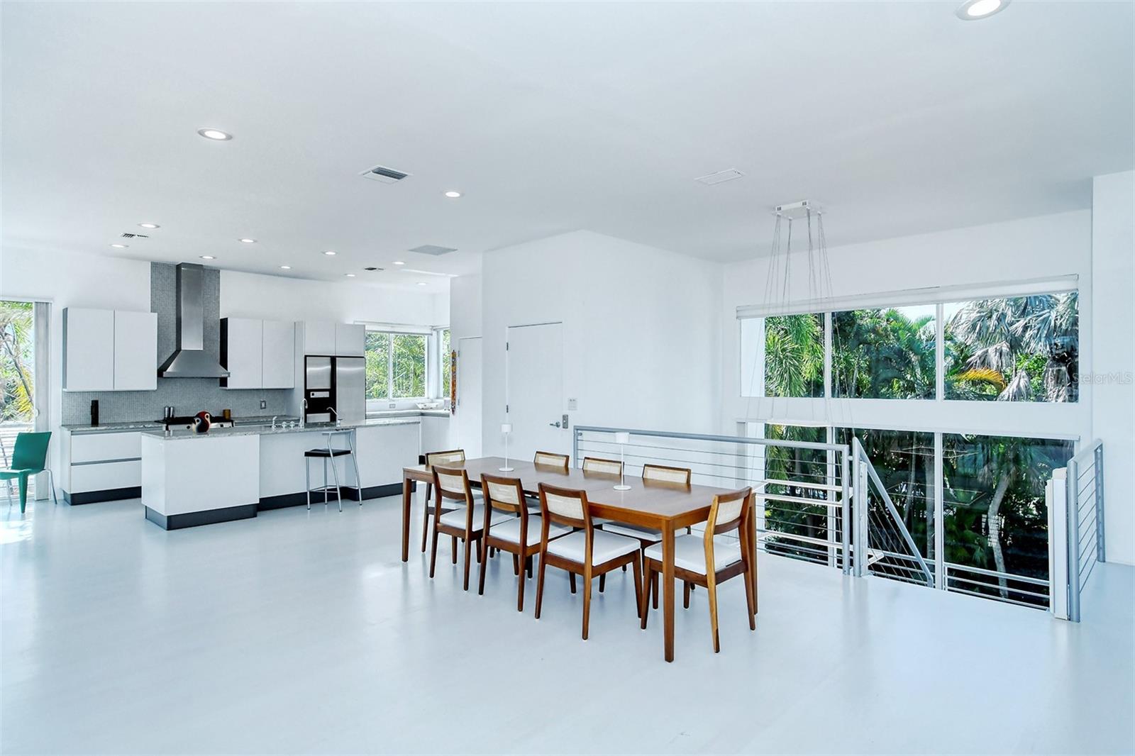 213 N WASHINGTON DR — photo 11