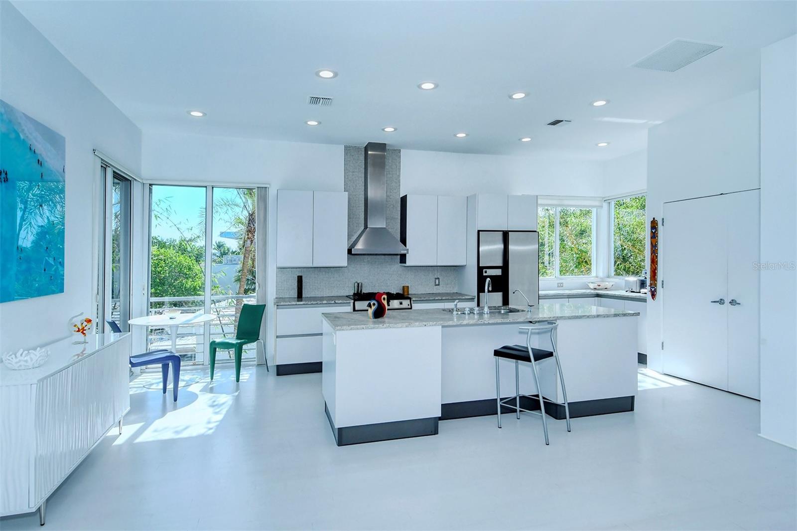213 N WASHINGTON DR — photo 13