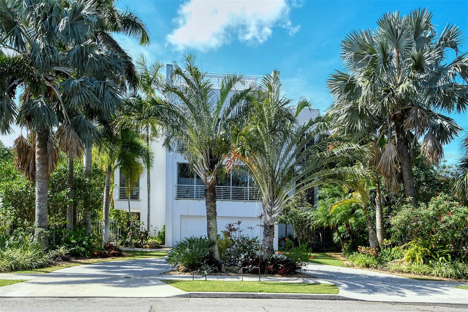 213 N WASHINGTON DR — photo 80