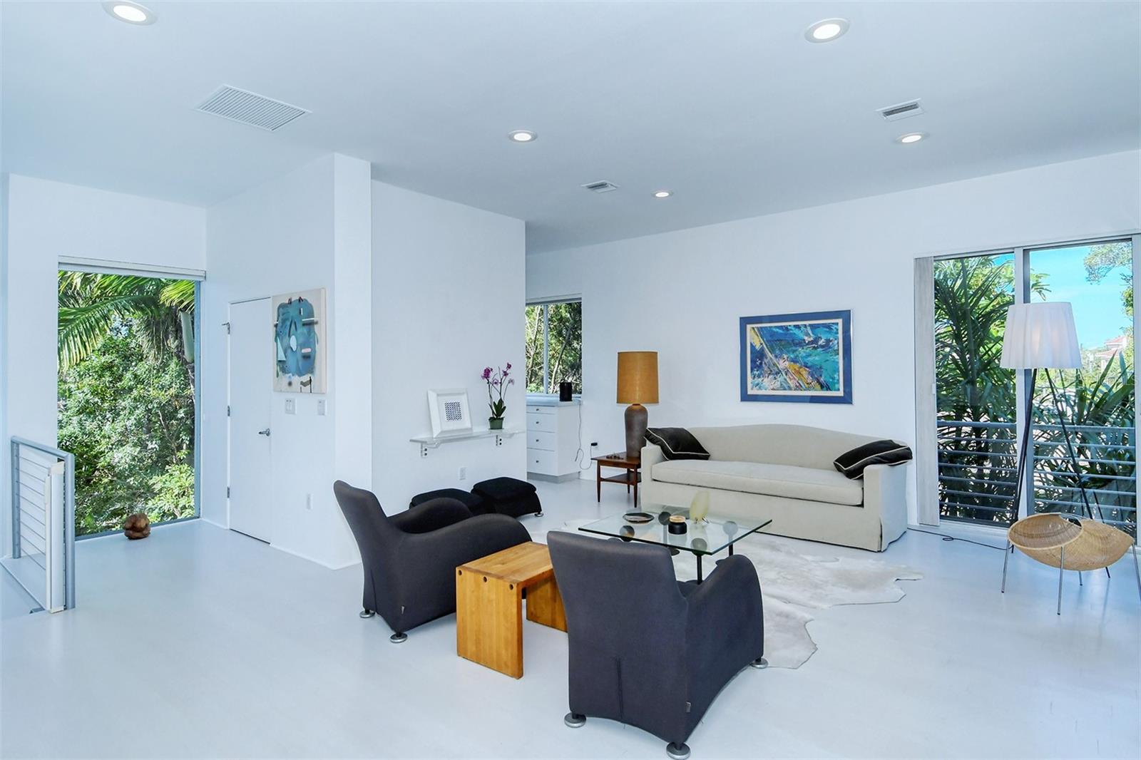 213 N WASHINGTON DR — photo 22