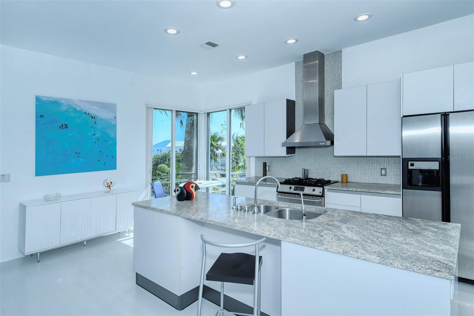 213 N WASHINGTON DR — photo 14