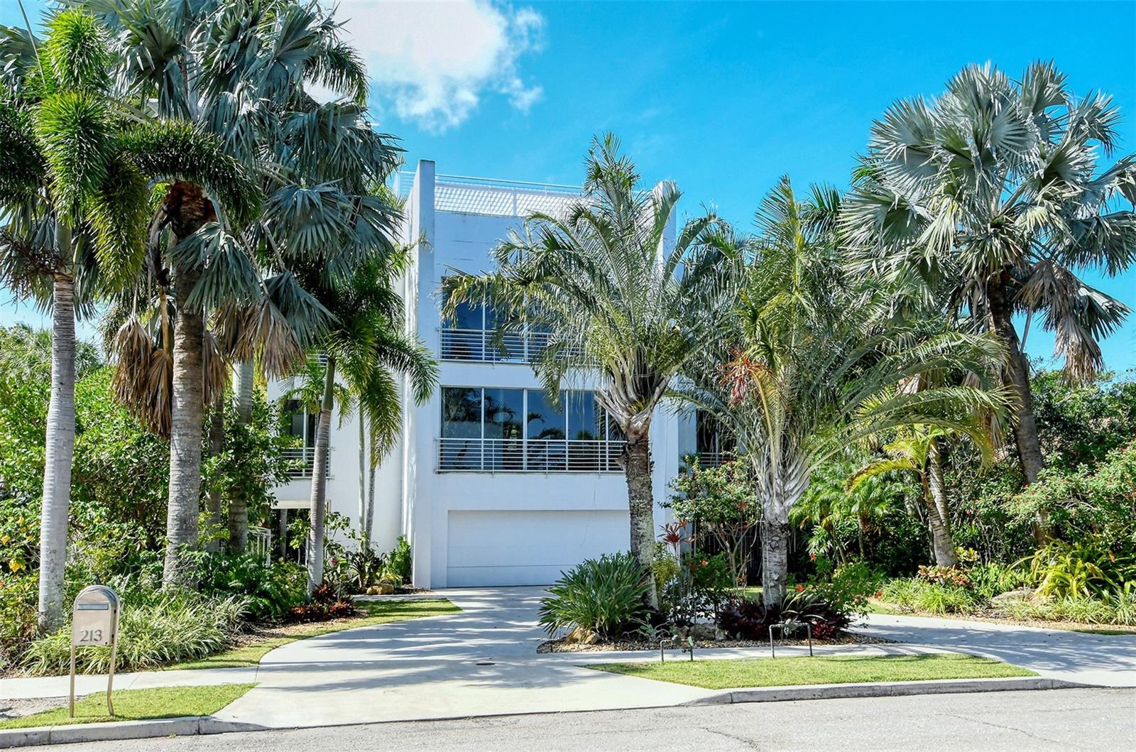 213 N WASHINGTON DR — photo 81