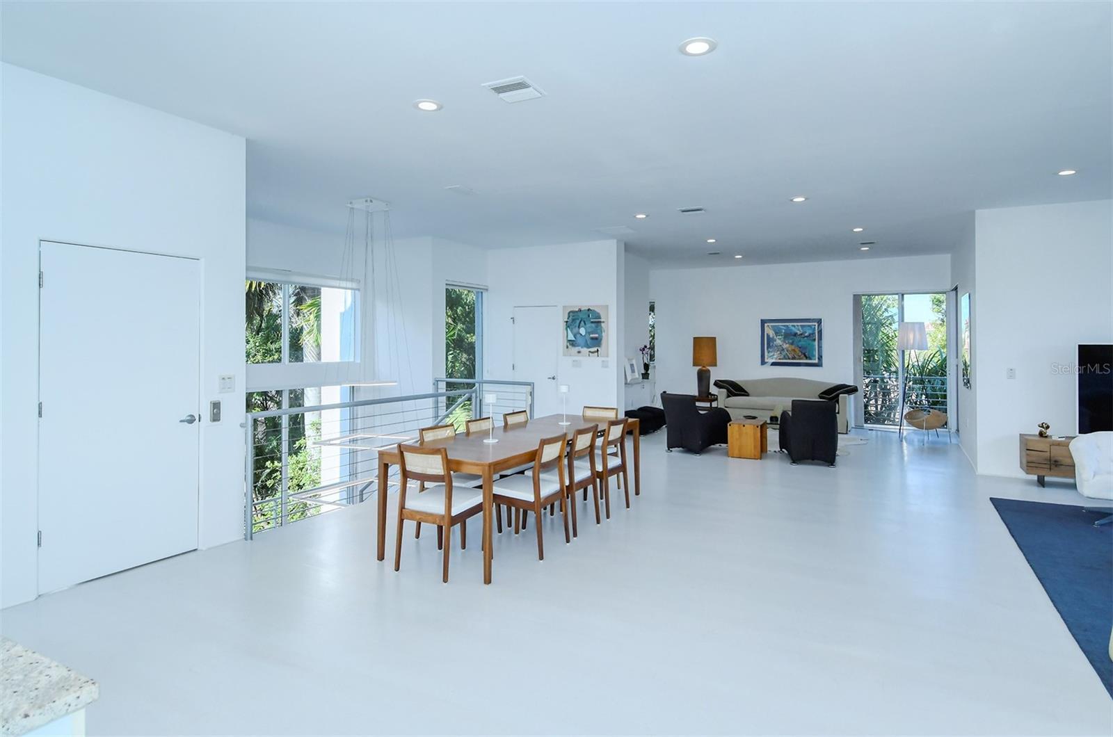 213 N WASHINGTON DR — photo 19