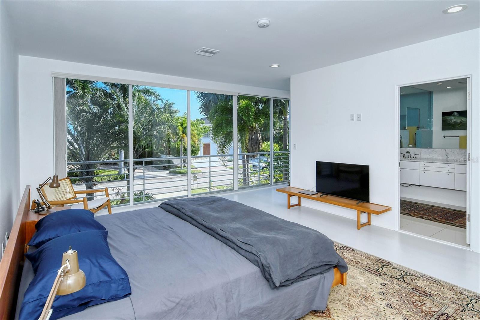 213 N WASHINGTON DR — photo 46