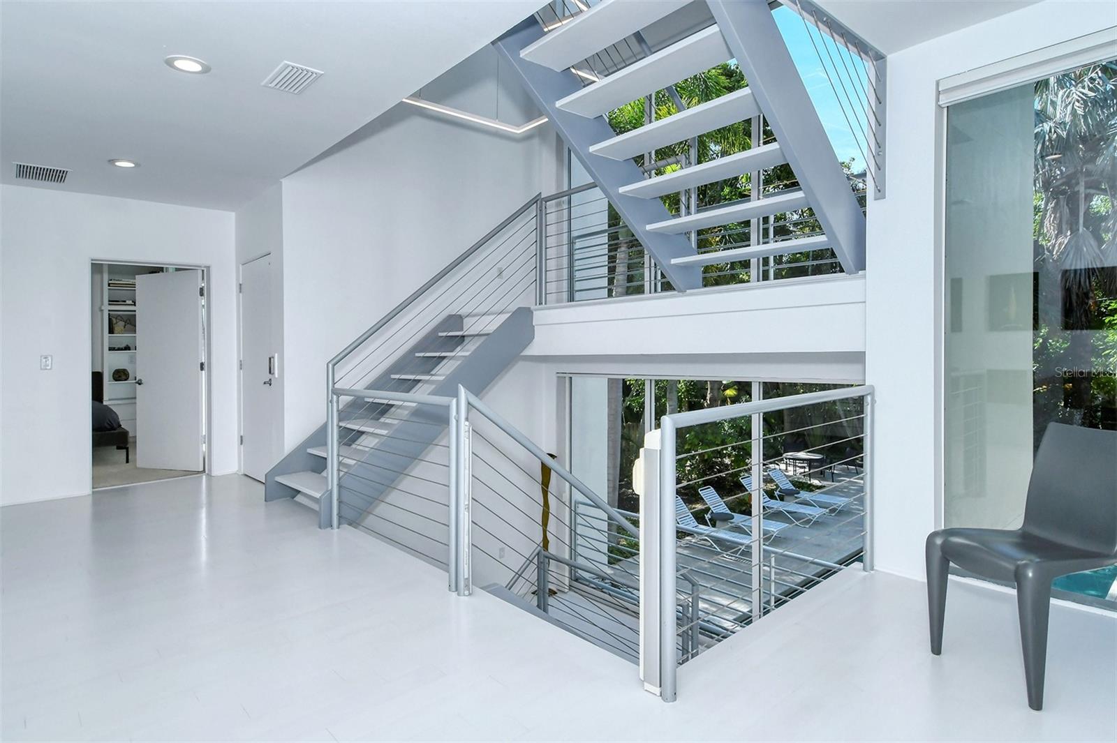 213 N WASHINGTON DR — photo 60
