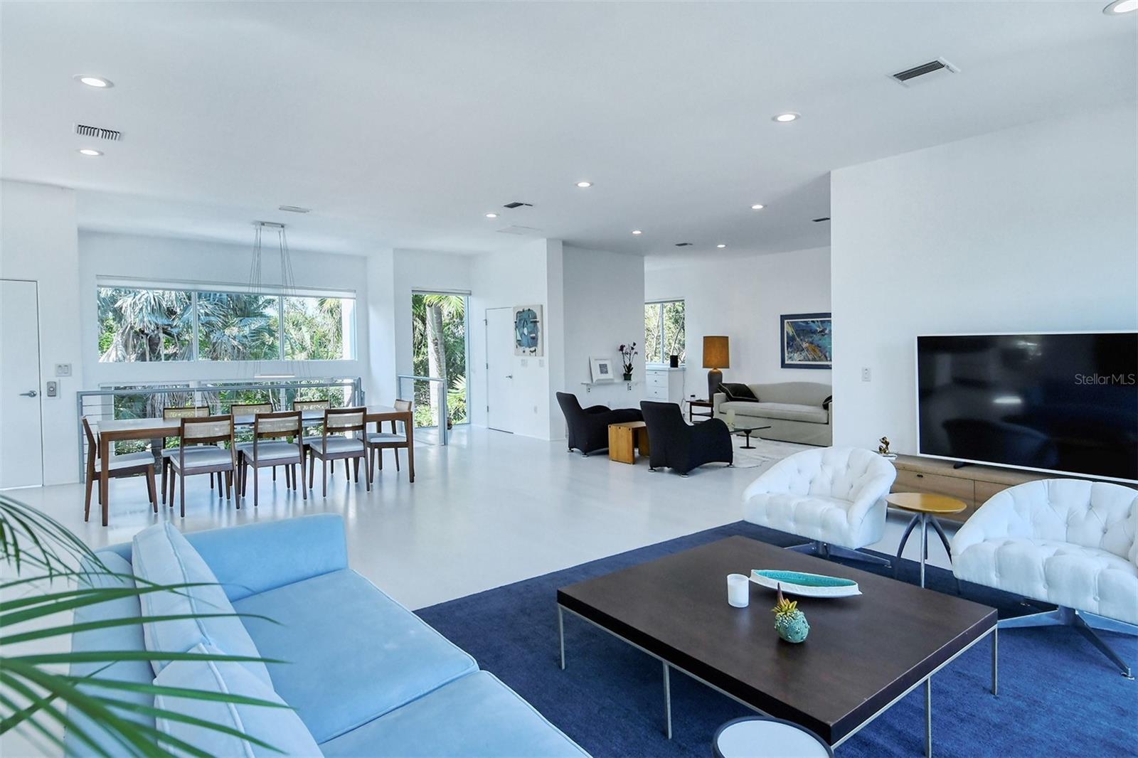 213 N WASHINGTON DR — photo 10