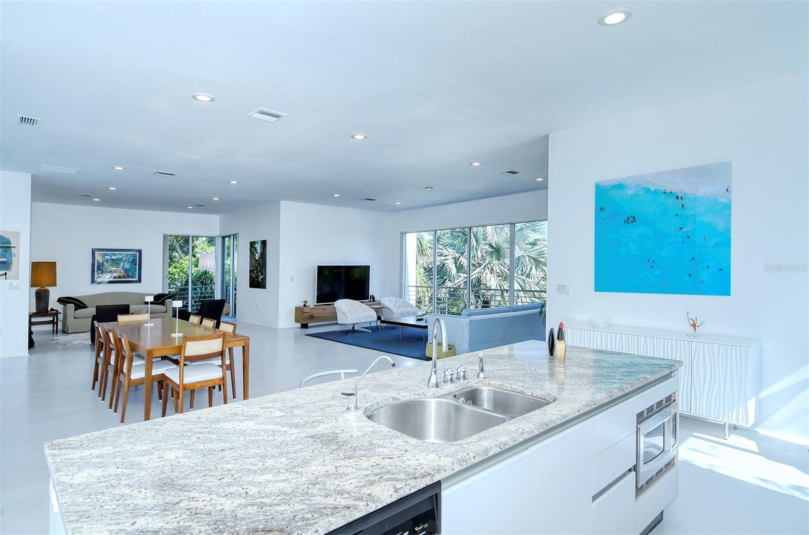 213 N WASHINGTON DR — photo 15