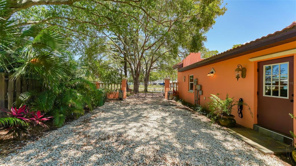 2520 TAMI SOLA ST — photo 47