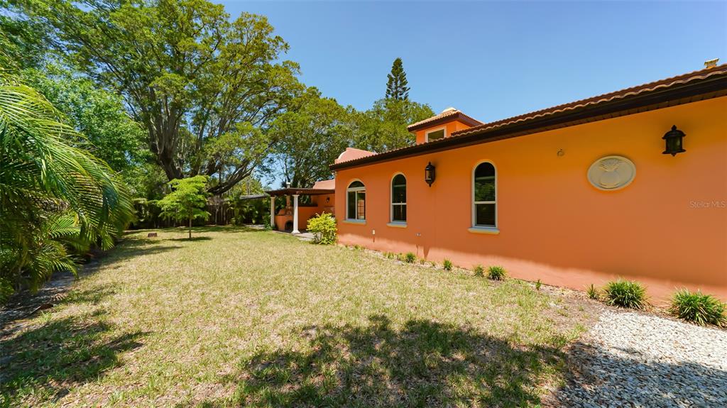 2520 TAMI SOLA ST — photo 48