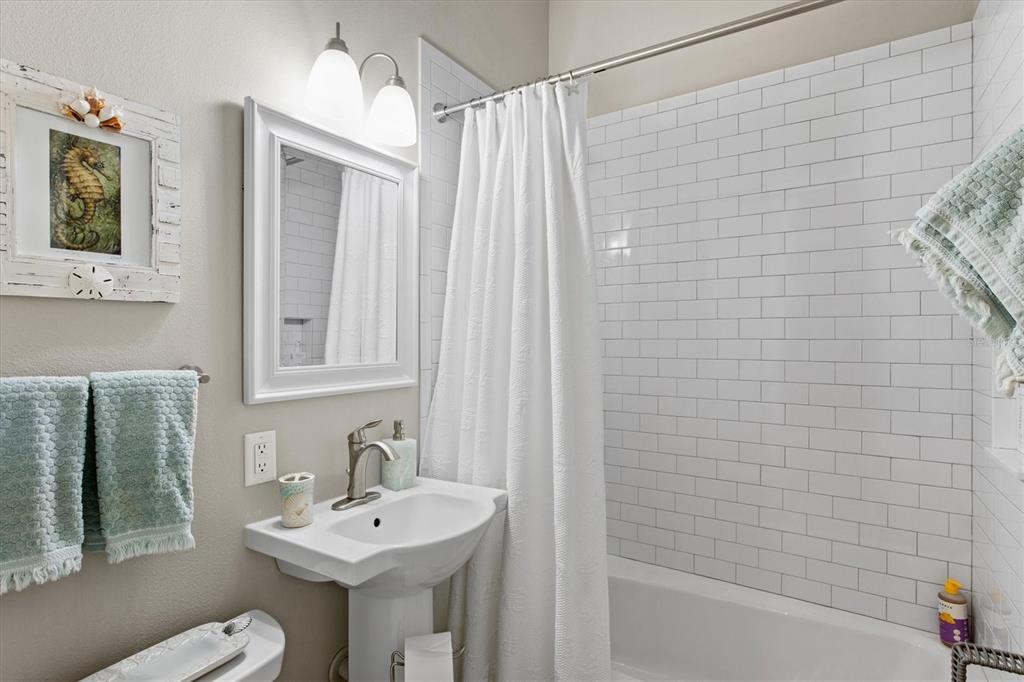 1905 TULIP DR — photo 29