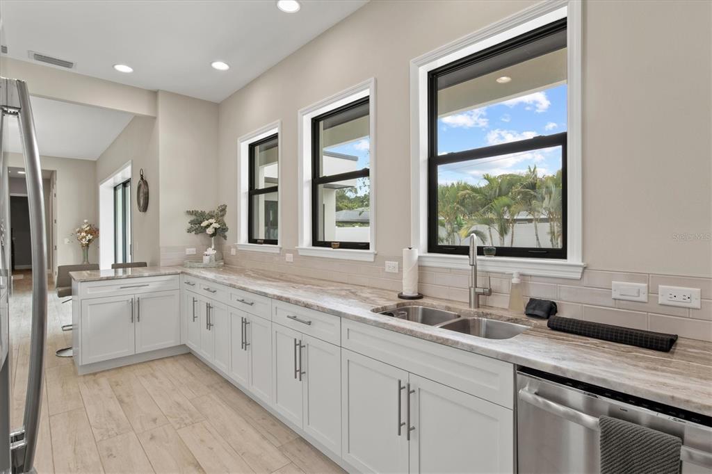 1905 TULIP DR — photo 18