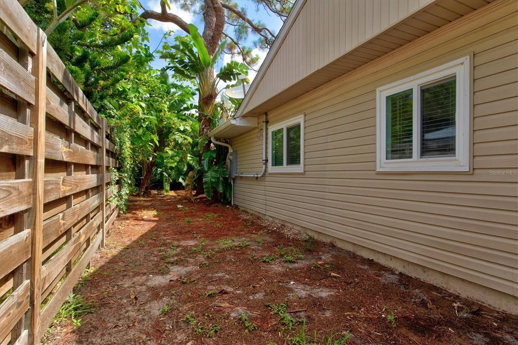 2729 SYDELLE ST — photo 46