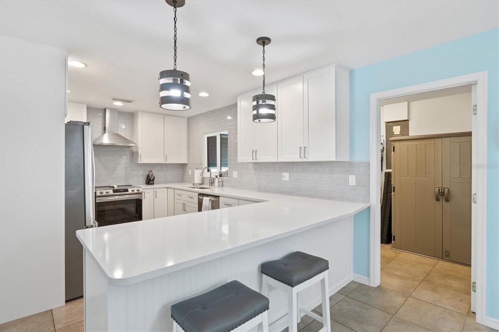 2729 SYDELLE ST — photo 8