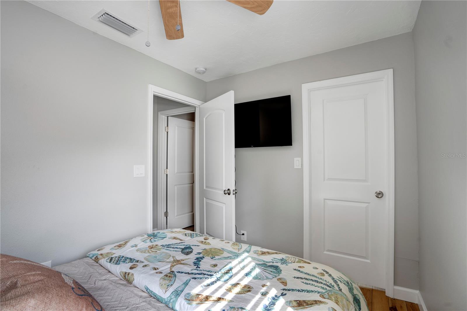4705 HOLLINGSWORTH AVE — photo 27