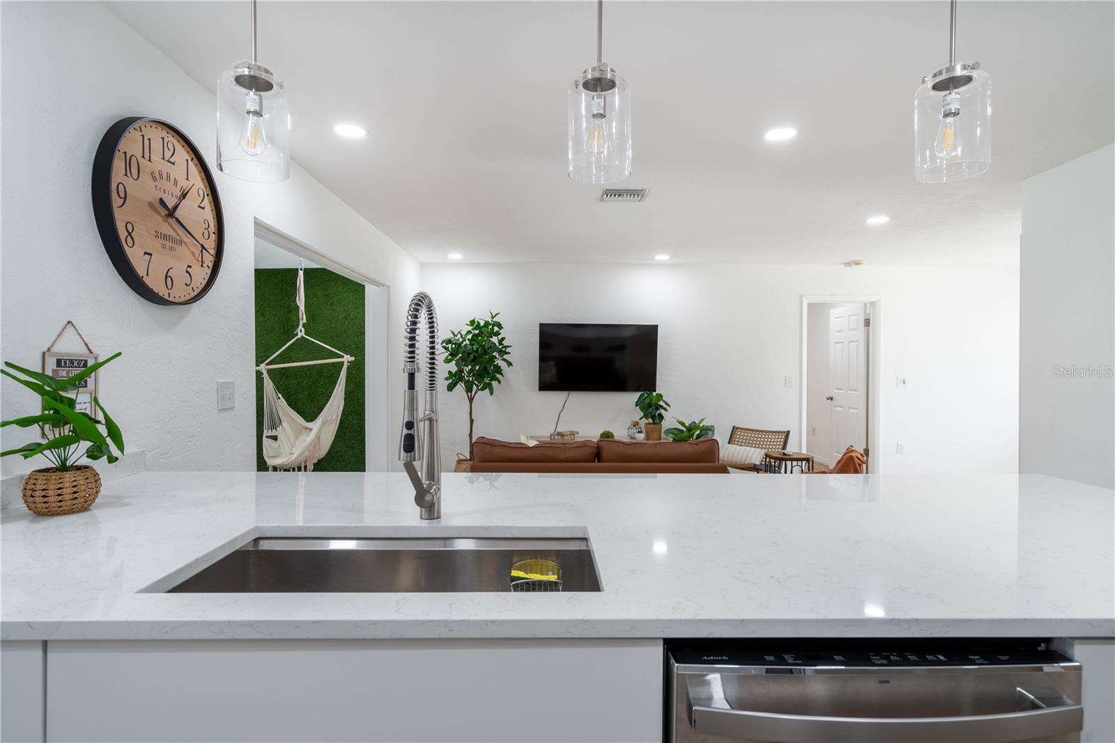 7354 BILTMORE DR — photo 13