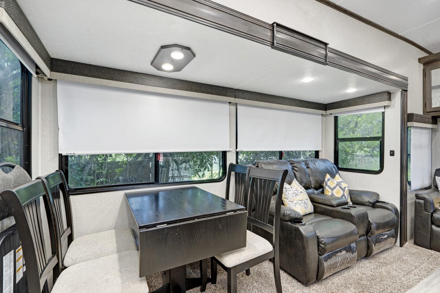 305 LINDEN DR #Fifth wheel — photo 4