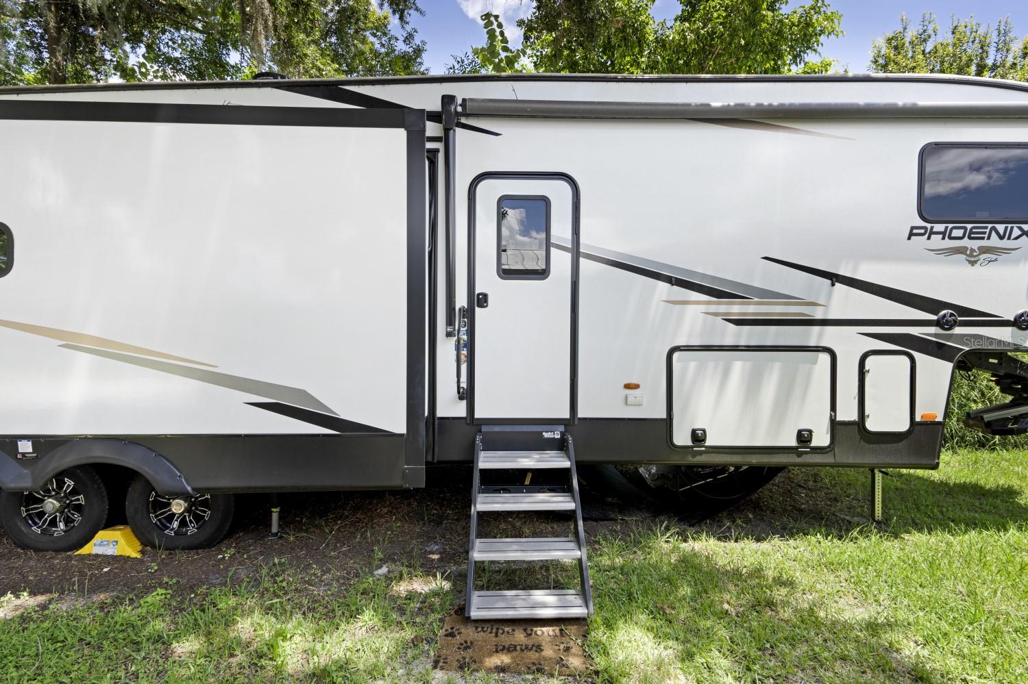 305 LINDEN DR #Fifth wheel — photo 18