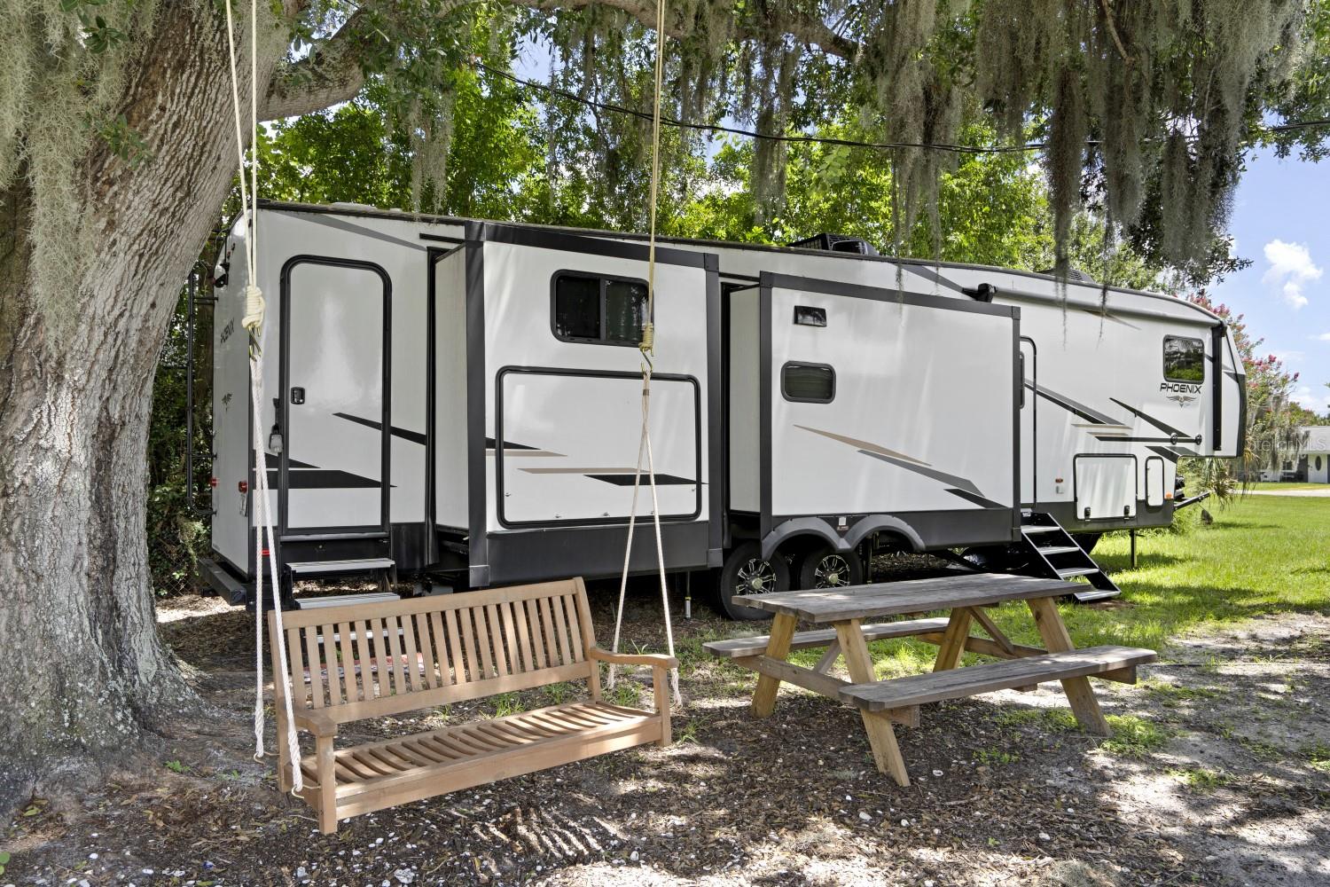 305 LINDEN DR #Fifth wheel — photo 16