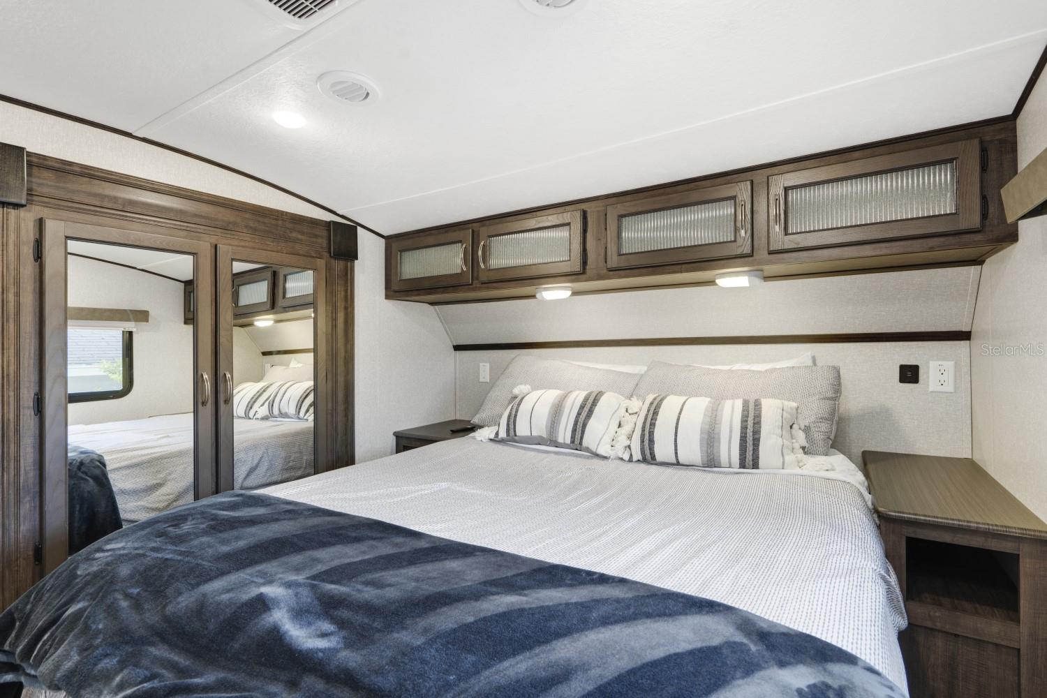 305 LINDEN DR #Fifth wheel — photo 8