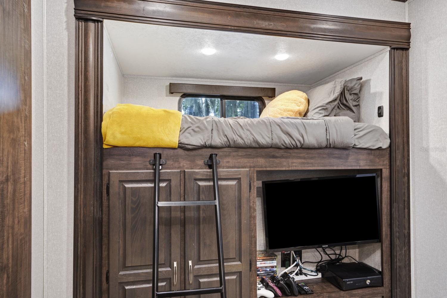 305 LINDEN DR #Fifth wheel — photo 12