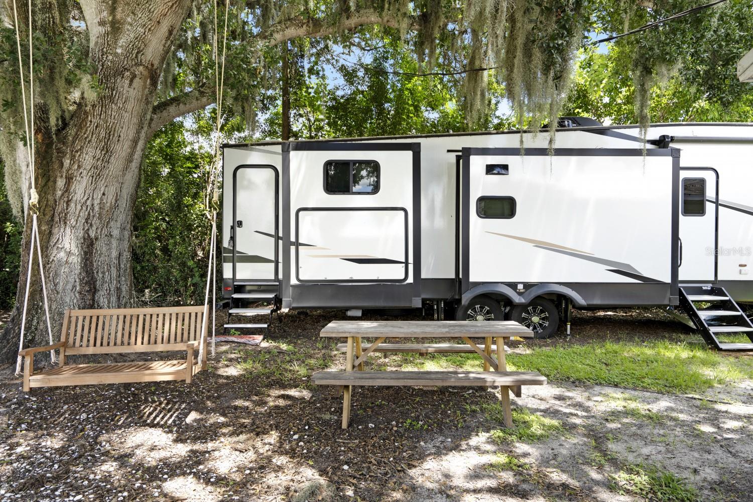 305 LINDEN DR #Fifth wheel — photo 17