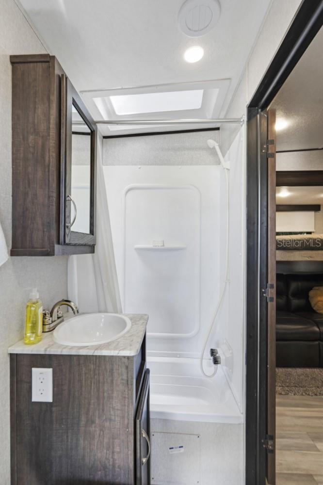 305 LINDEN DR #Fifth wheel — photo 15