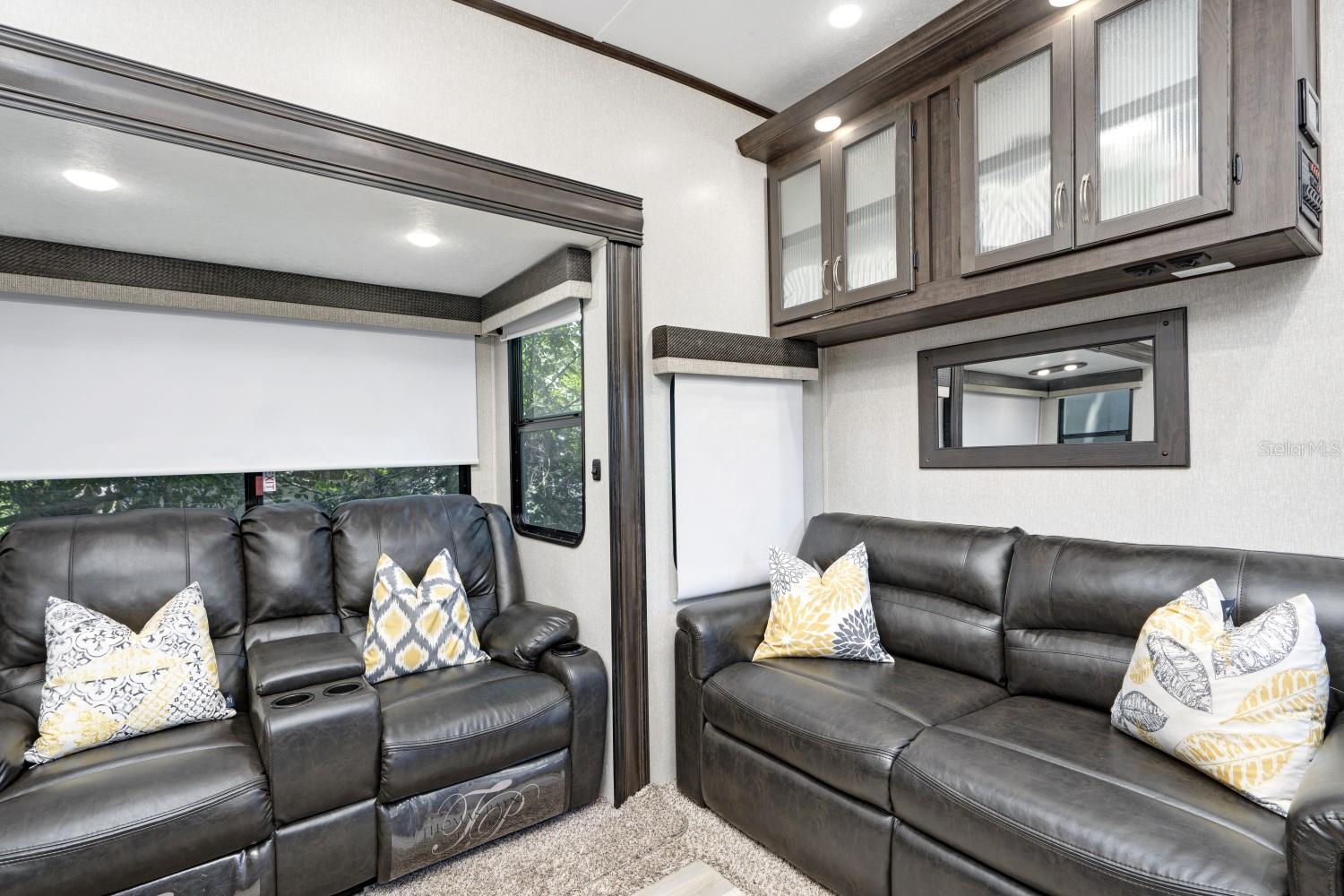 305 LINDEN DR #Fifth wheel — photo 5