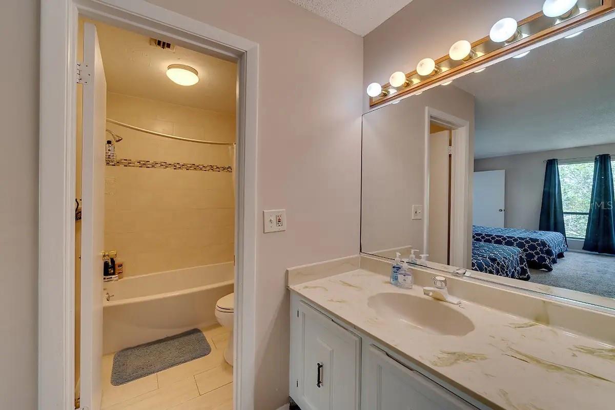 6157 MIDNIGHT PASS RD #D32 — photo 8